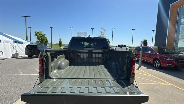2026 Ram 1500 Warlock Crew Cab 4x4 5'7" Box