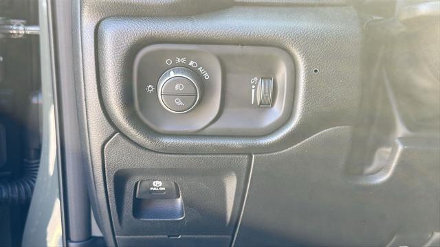2026 Ram 1500 Warlock Crew Cab 4x4 5'7" Box