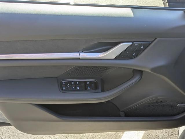 2025 Porsche Taycan Turbo GT w/Weissach Package