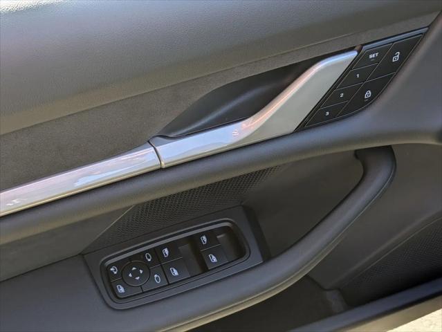 2025 Porsche Taycan Turbo GT w/Weissach Package