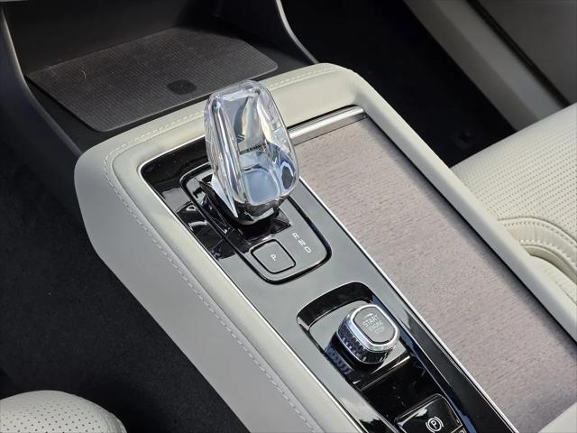 2026 Volvo XC90 Ultra Dark Theme, B6 AWD Gas (mild hybrid), Gasoline, 6 Seats