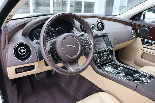 2014 Jaguar XJ Standard