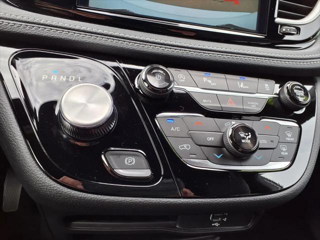 2026 Chrysler Pacifica Select AWD