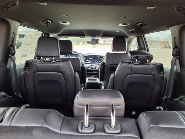 2026 Chrysler Pacifica Select AWD