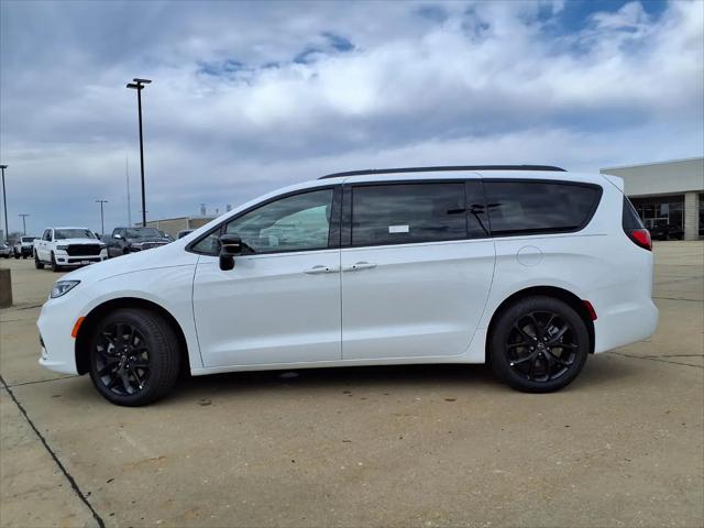 2026 Chrysler Pacifica Select AWD