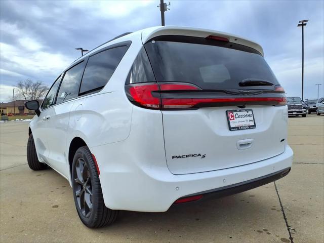 2026 Chrysler Pacifica Select AWD