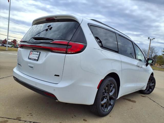 2026 Chrysler Pacifica Select AWD