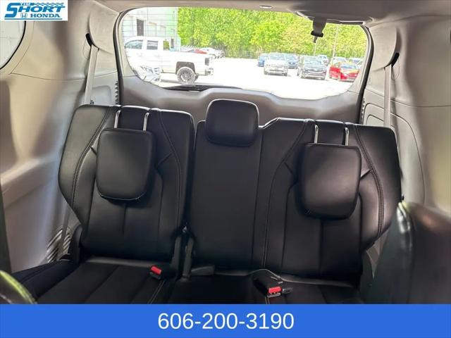 2023 Chrysler Pacifica Hybrid Touring L