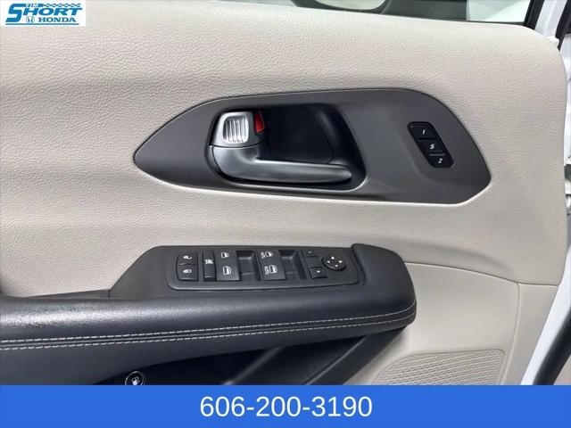 2023 Chrysler Pacifica Hybrid Touring L