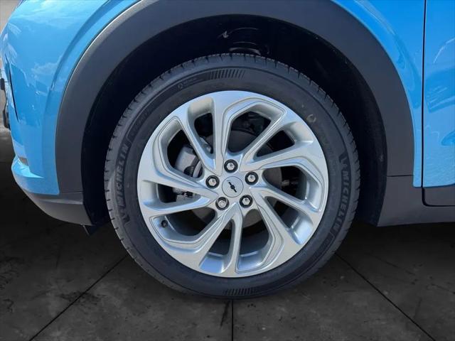 2027 Chevrolet Bolt LT FWD