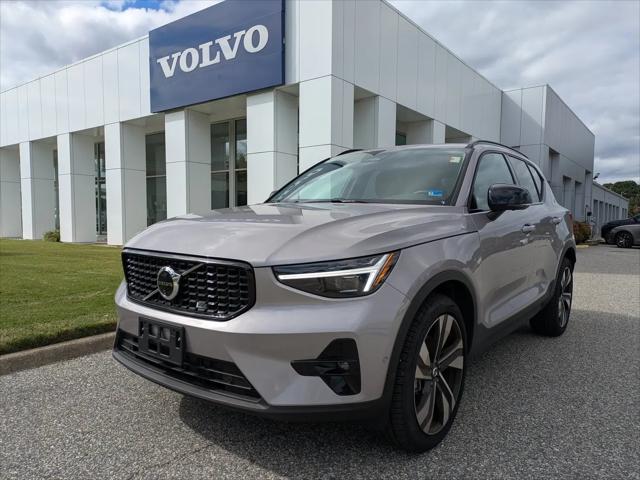 2026 Volvo XC40 Plus, B5 AWD Gas mild hybrid, Dark