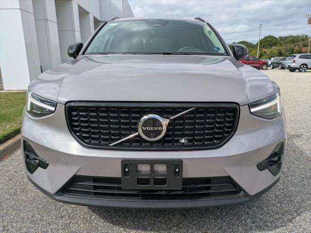 2026 Volvo XC40 Plus, B5 AWD Gas mild hybrid, Dark