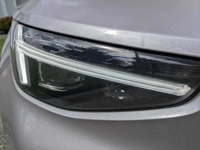 2026 Volvo XC40 Plus, B5 AWD Gas mild hybrid, Dark