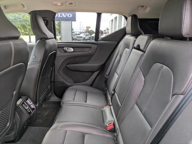 2026 Volvo XC40 Plus, B5 AWD Gas mild hybrid, Dark