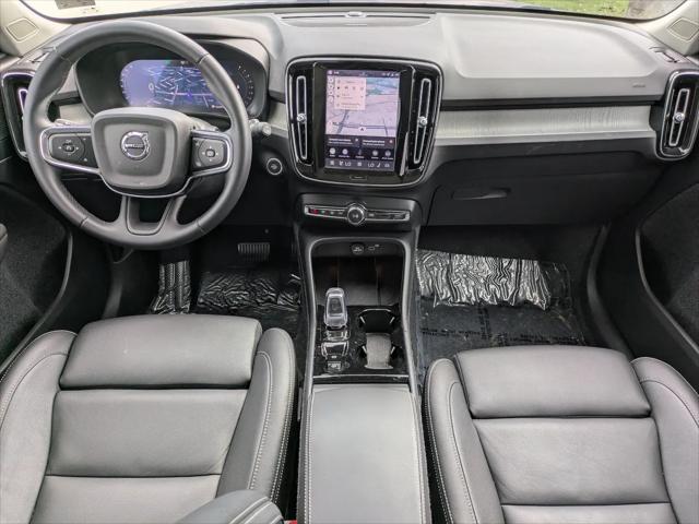 2026 Volvo XC40 Plus, B5 AWD Gas mild hybrid, Dark