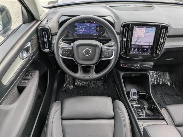 2026 Volvo XC40 Plus, B5 AWD Gas mild hybrid, Dark