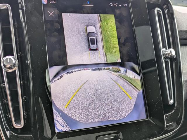 2026 Volvo XC40 Plus, B5 AWD Gas mild hybrid, Dark
