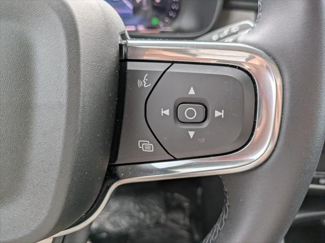2026 Volvo XC40 Plus, B5 AWD Gas mild hybrid, Dark