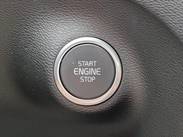 2026 Volvo XC40 Plus, B5 AWD Gas mild hybrid, Dark