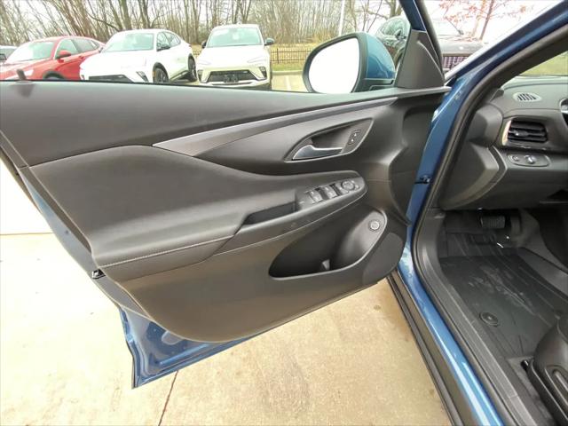2026 Buick NV Preferred FWD