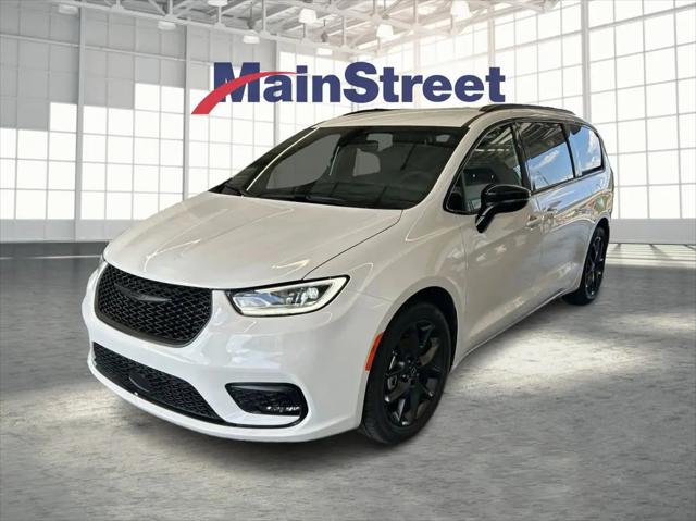 2026 Chrysler Pacifica Select for sale in Lansing, KS