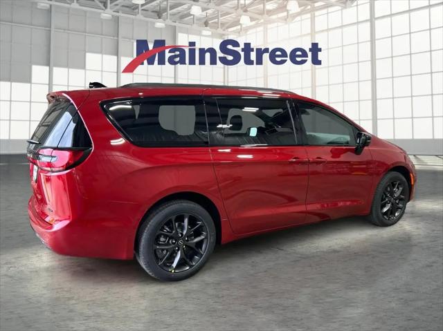 2026 Chrysler Pacifica Select AWD