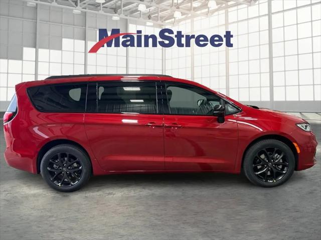 2026 Chrysler Pacifica Select AWD