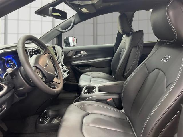 2026 Chrysler Pacifica Select AWD