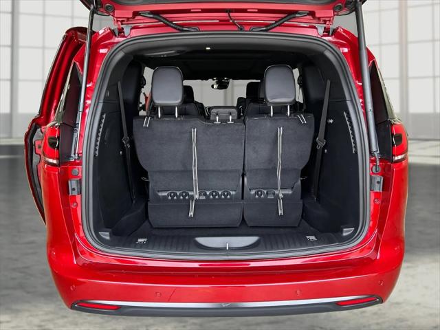 2026 Chrysler Pacifica Select AWD