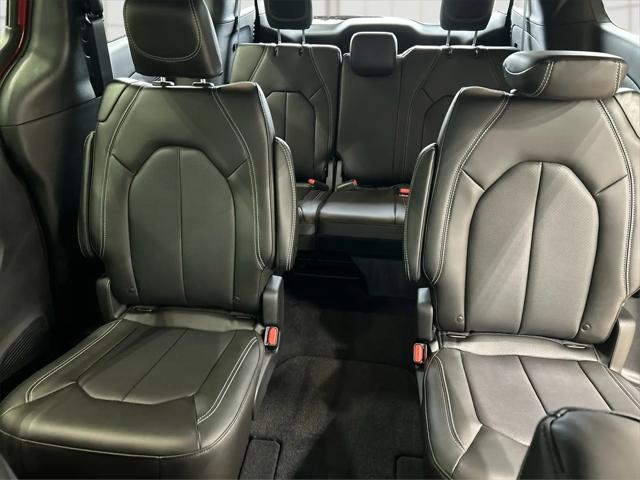 2026 Chrysler Pacifica Select AWD