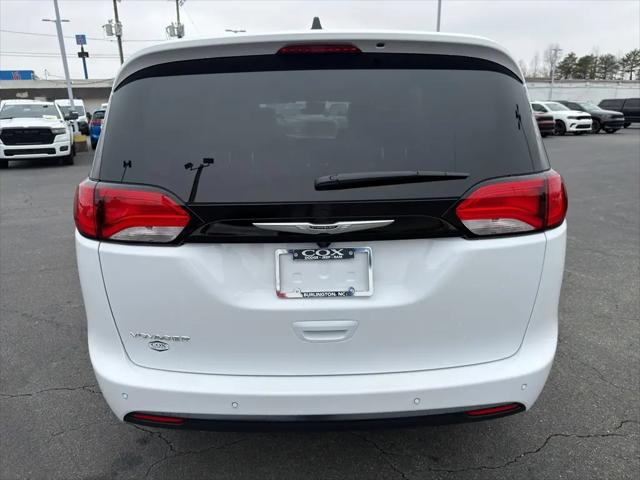 2026 Chrysler Voyager LX