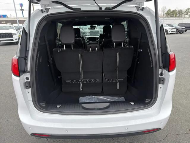 2026 Chrysler Voyager LX