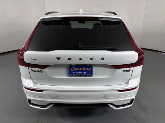 2026 Volvo XC60 B5 Ultra Black Edition