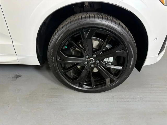 2026 Volvo XC60 B5 Ultra Black Edition