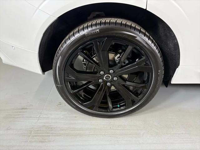 2026 Volvo XC60 B5 Ultra Black Edition