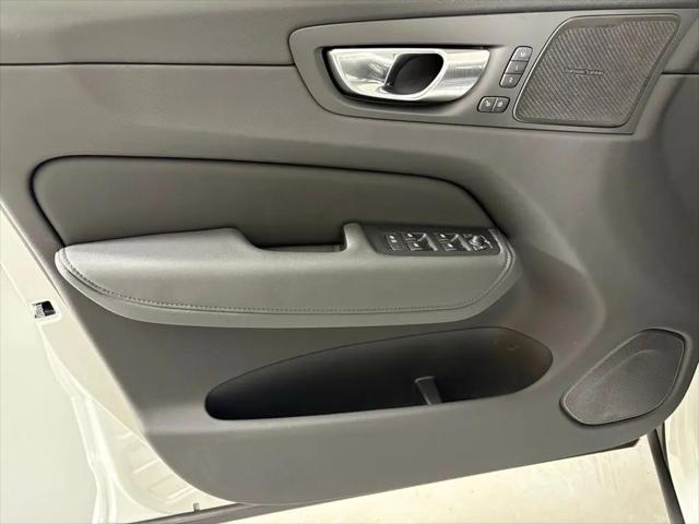 2026 Volvo XC60 B5 Ultra Black Edition