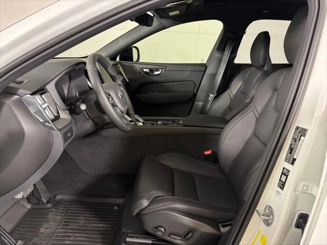 2026 Volvo XC60 B5 Ultra Black Edition