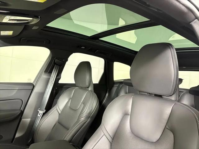 2026 Volvo XC60 B5 Ultra Black Edition