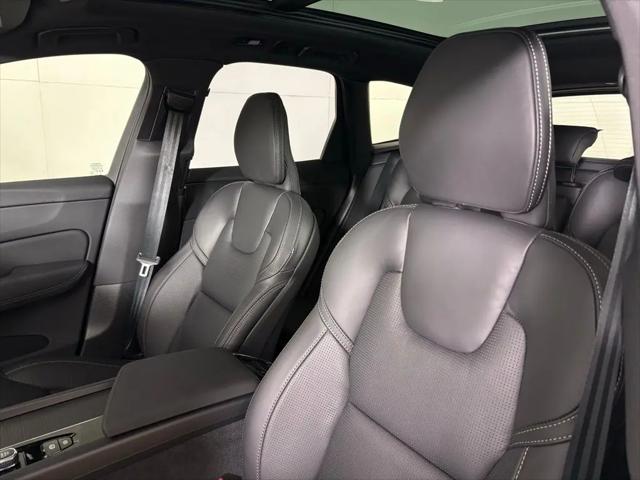 2026 Volvo XC60 B5 Ultra Black Edition