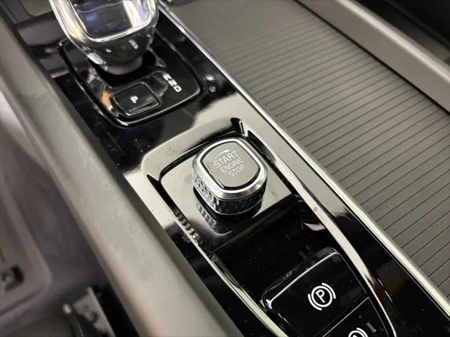 2026 Volvo XC60 B5 Ultra Black Edition