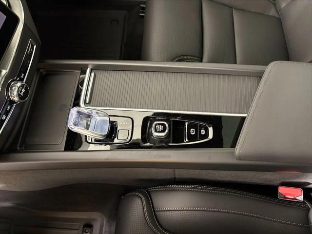 2026 Volvo XC60 B5 Ultra Black Edition