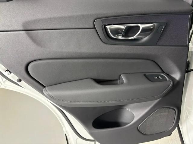 2026 Volvo XC60 B5 Ultra Black Edition