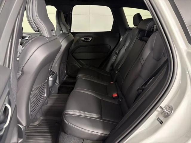 2026 Volvo XC60 B5 Ultra Black Edition