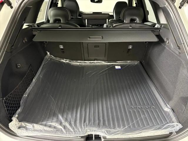 2026 Volvo XC60 B5 Ultra Black Edition