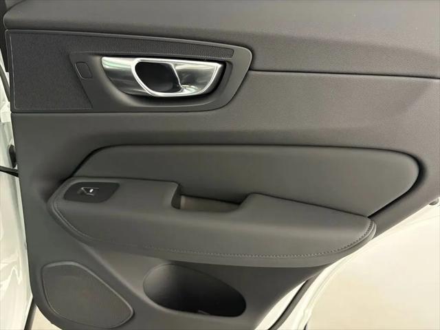 2026 Volvo XC60 B5 Ultra Black Edition