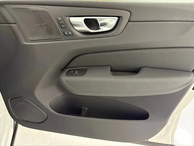 2026 Volvo XC60 B5 Ultra Black Edition