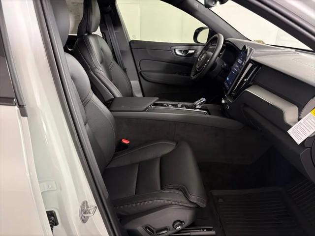 2026 Volvo XC60 B5 Ultra Black Edition