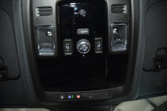 2026 Chevrolet Suburban LT, 4WD