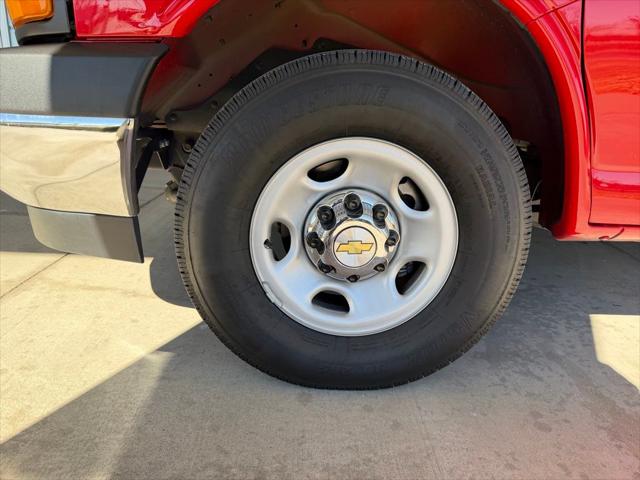 2024 Chevrolet Express Passenger RWD 3500 Extended Wheelbase LT