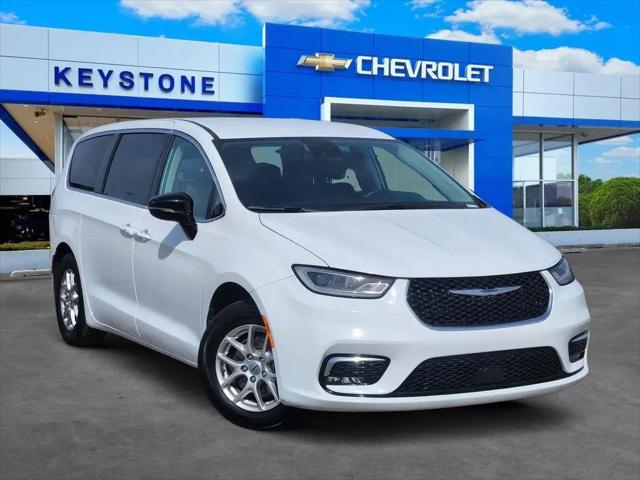 2024 Chrysler Pacifica Touring L for sale in Sand Springs, OK